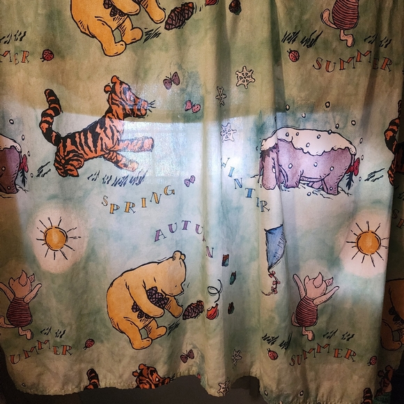 Classic Pooh shower curtain with 12 character hooks - Picture 2 of 2